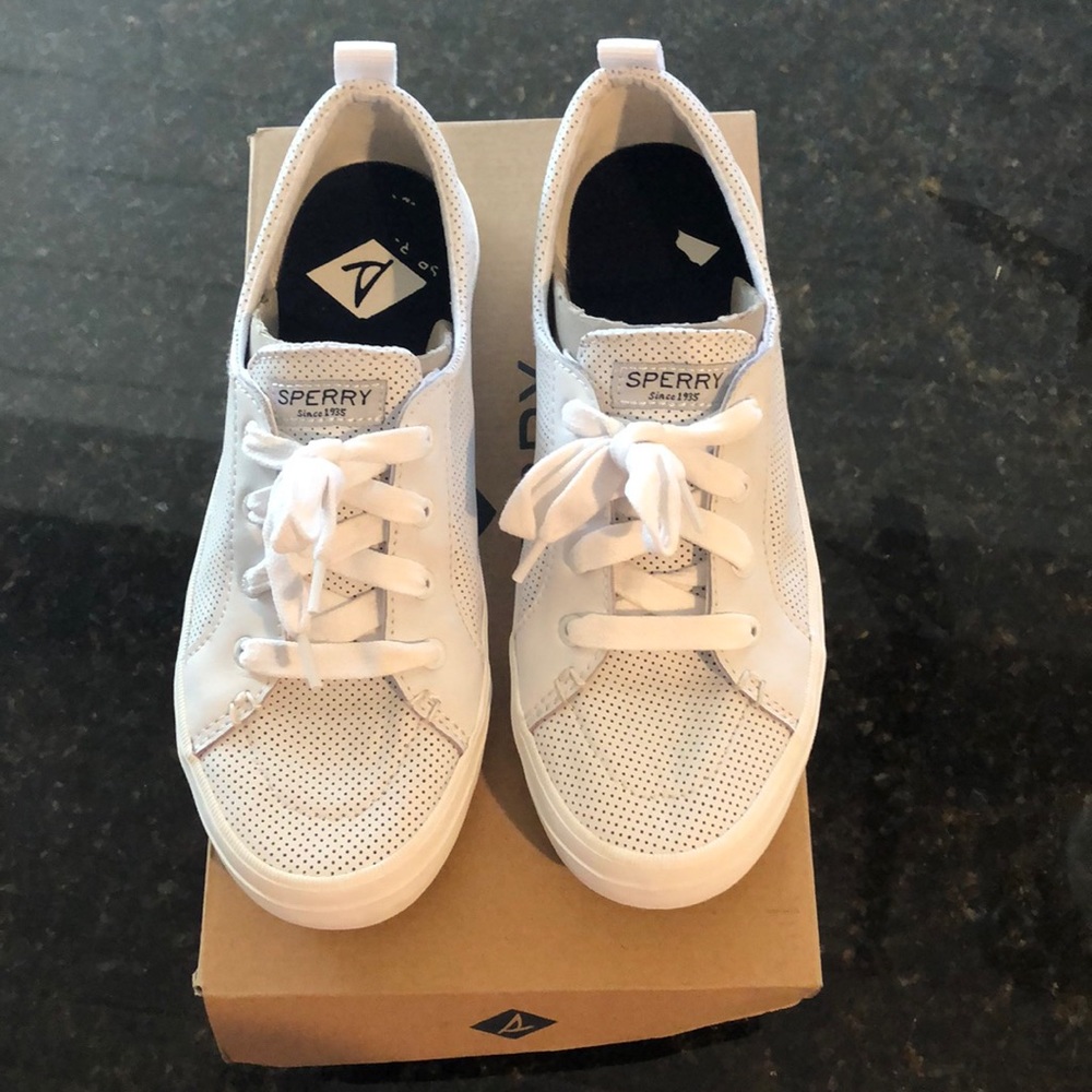 Sperry perforated sneaker size 8